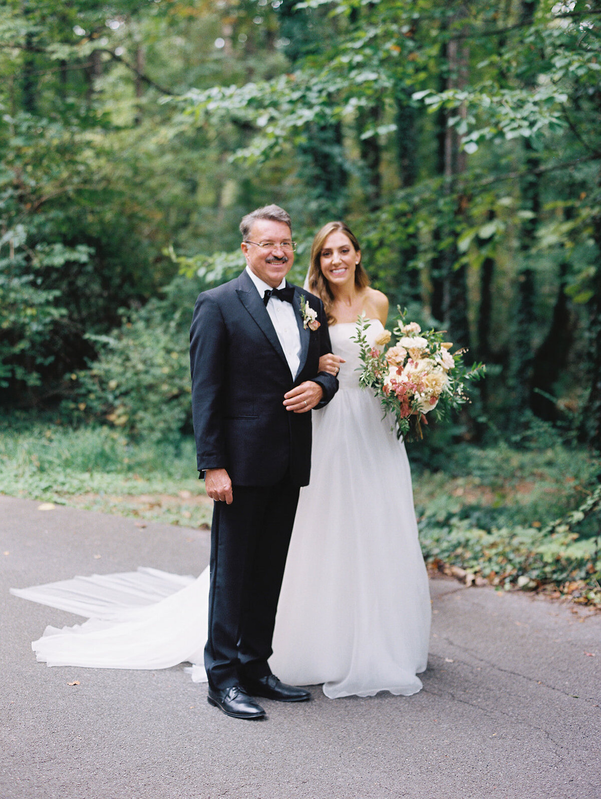 bride-and-father-before-walking-down-the-aisle