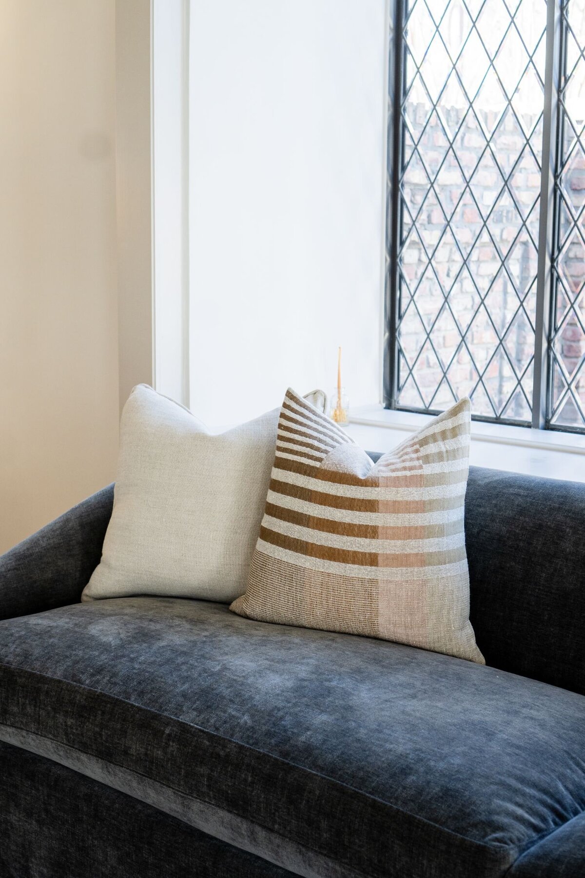 rebekah-nicole-interiors-ember-project-living-room-couch-pillow-styling