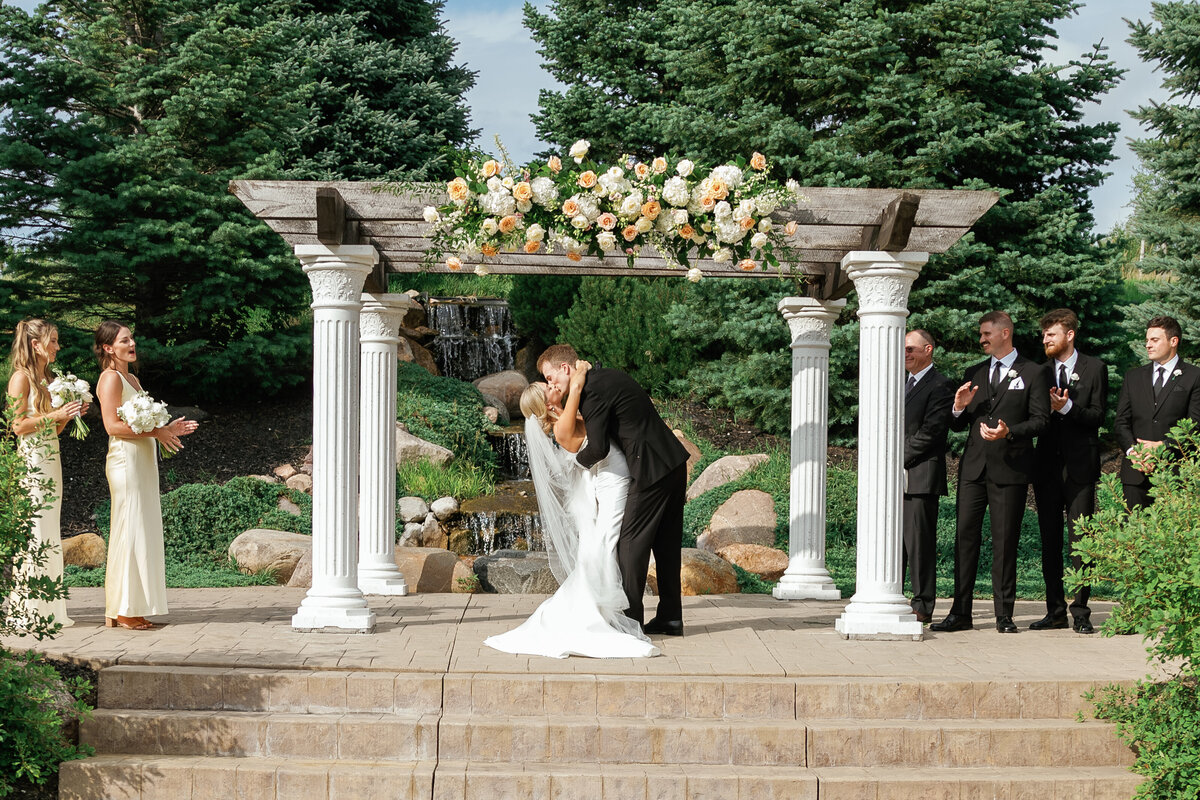 nebraska-wedding-photographer-fountains-ballroom