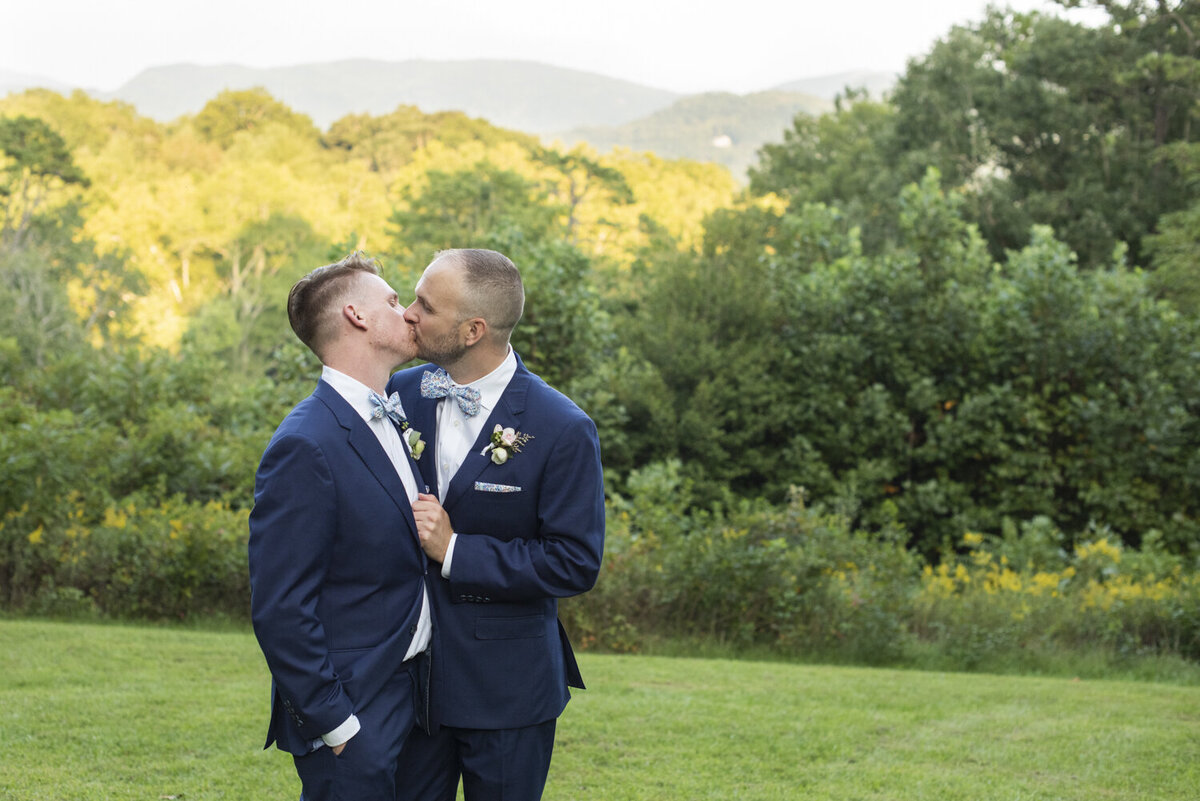 Queer couple kissing at Twisty Maple wedding