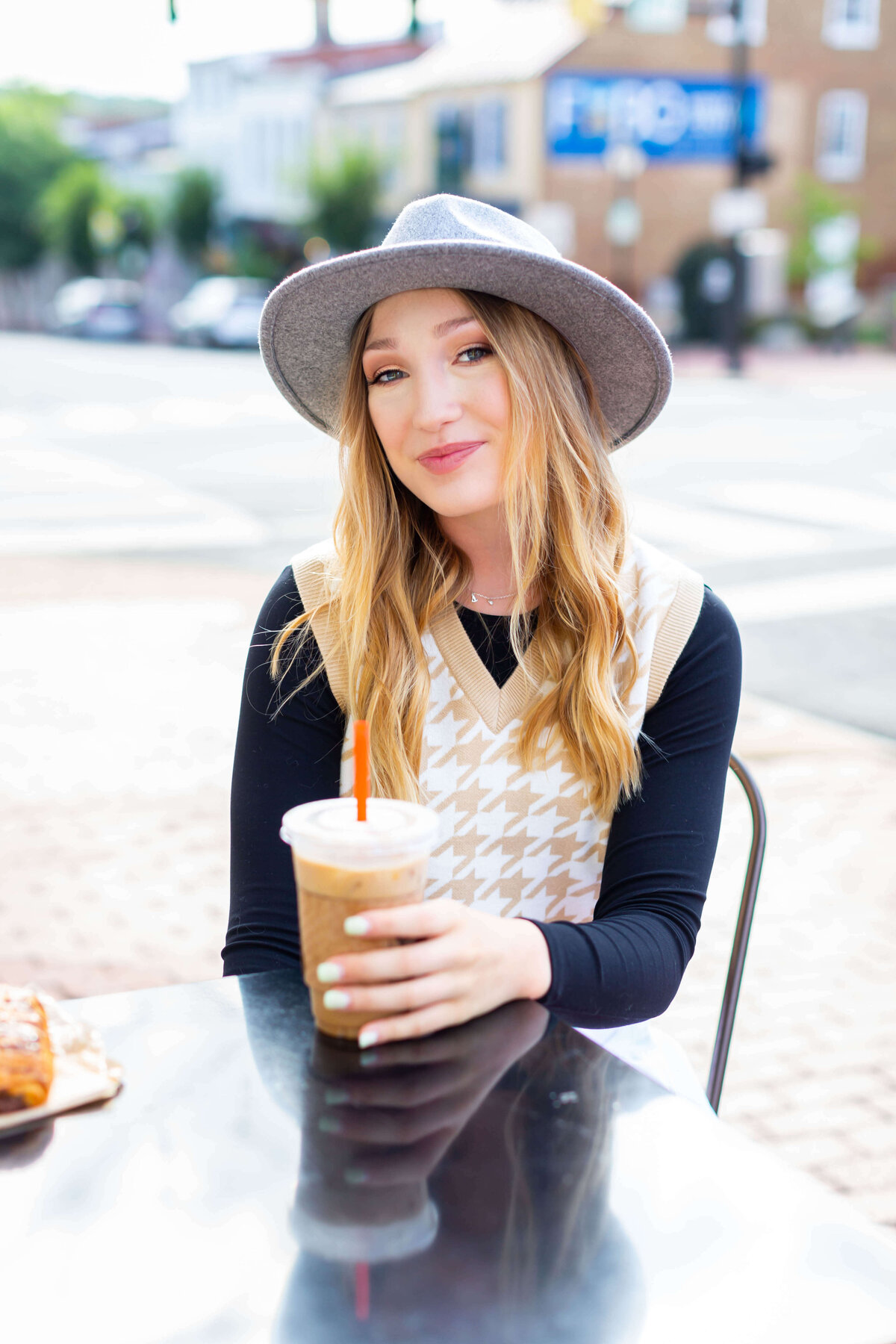 Virginia-Garden-Downtown-Summer-Senior Session-104