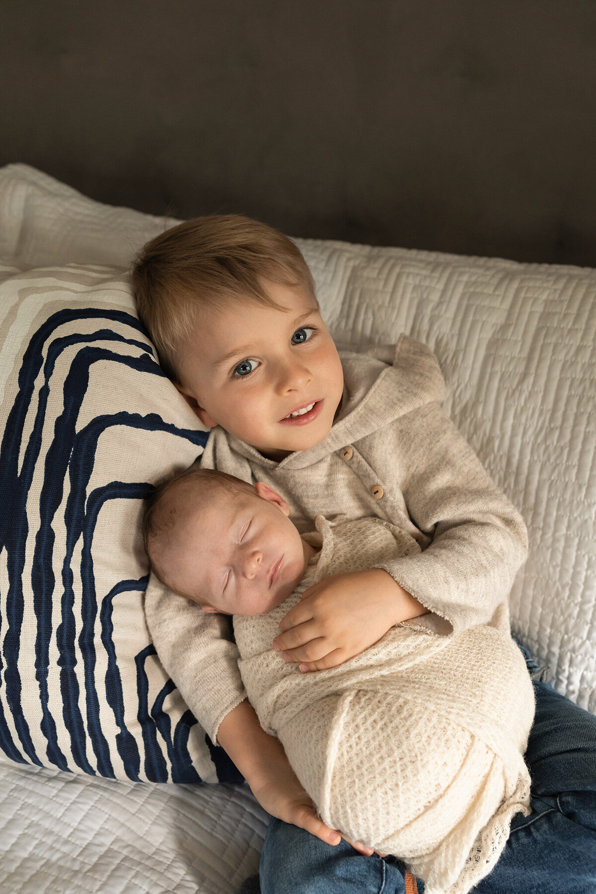 Baby Session where older brother hugs his new baby brother