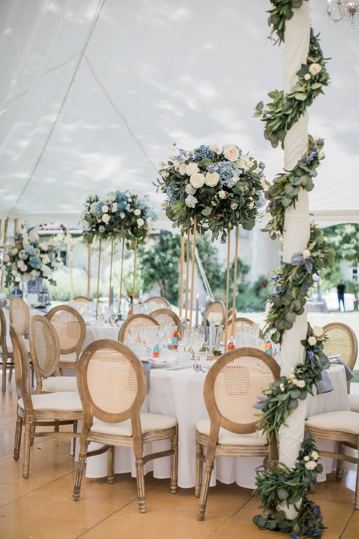 wedding-tables-floral-centerpieces