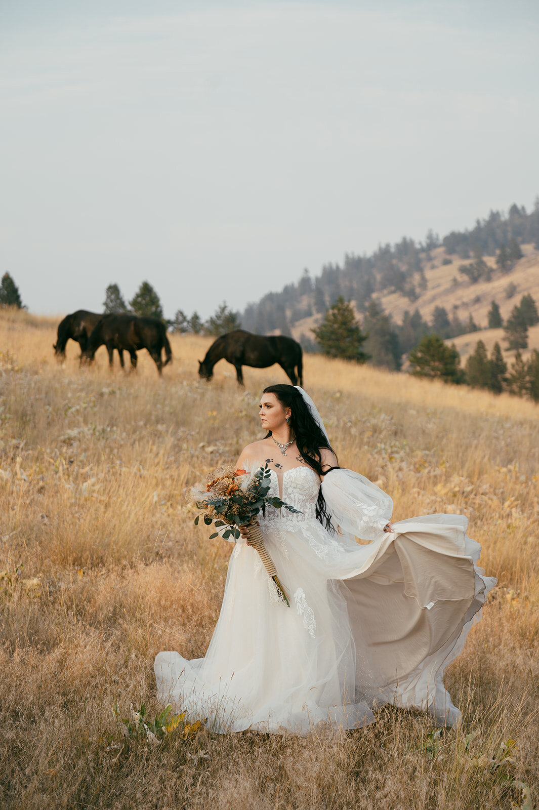 presley-gray-photo-wild-horse-montana-elopement-9918