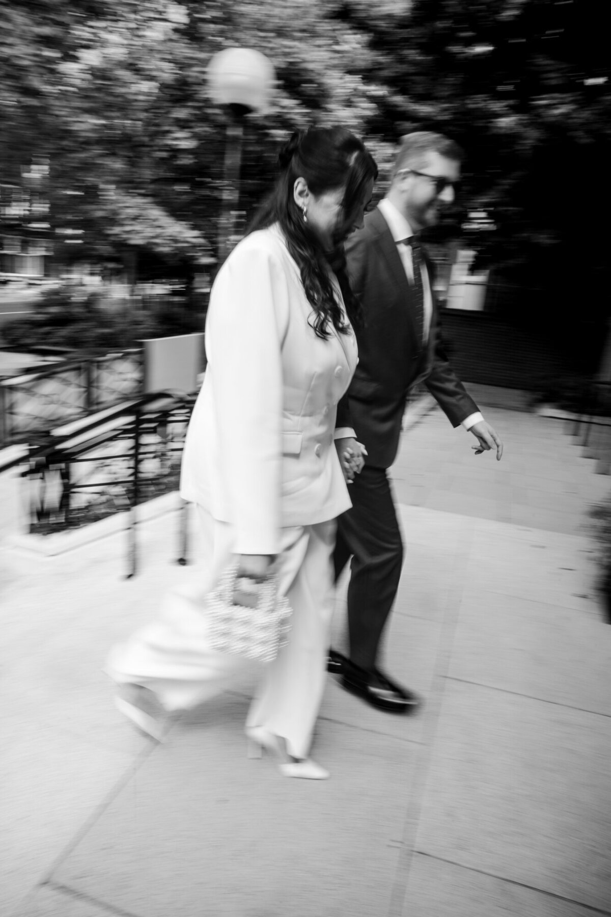 Couple entrant à l'hôtel de ville - Islington - UK - Photographe de mariage