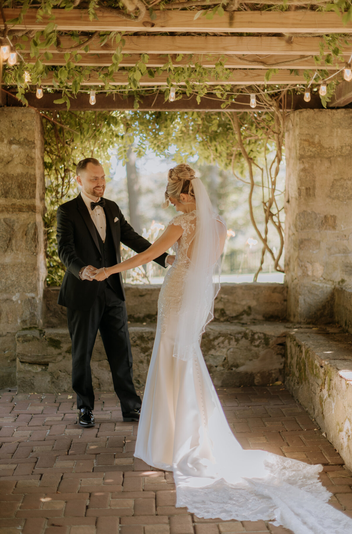 bride-and-groom-first-look-connecticut-wedding-planner