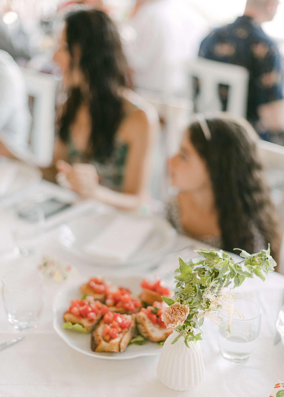 chloe-winstanley-italian-wedding-positano-welcome-dinner-table-bruschetta
