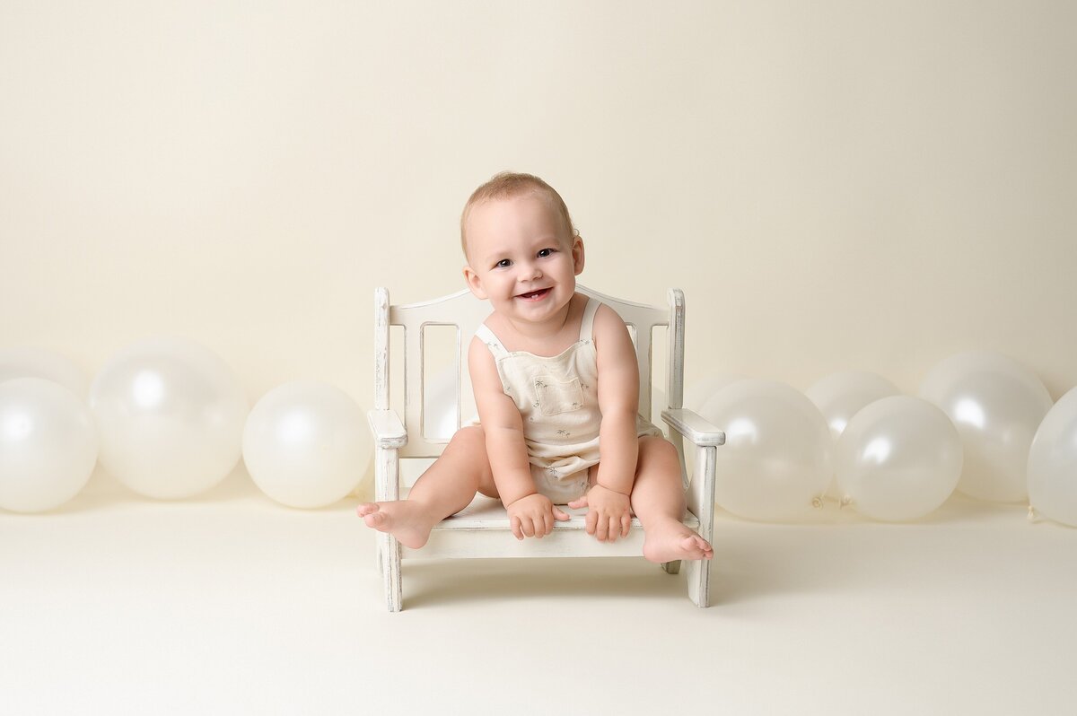 Smash the cake photoshoot in timeless neutral color theme with baby.