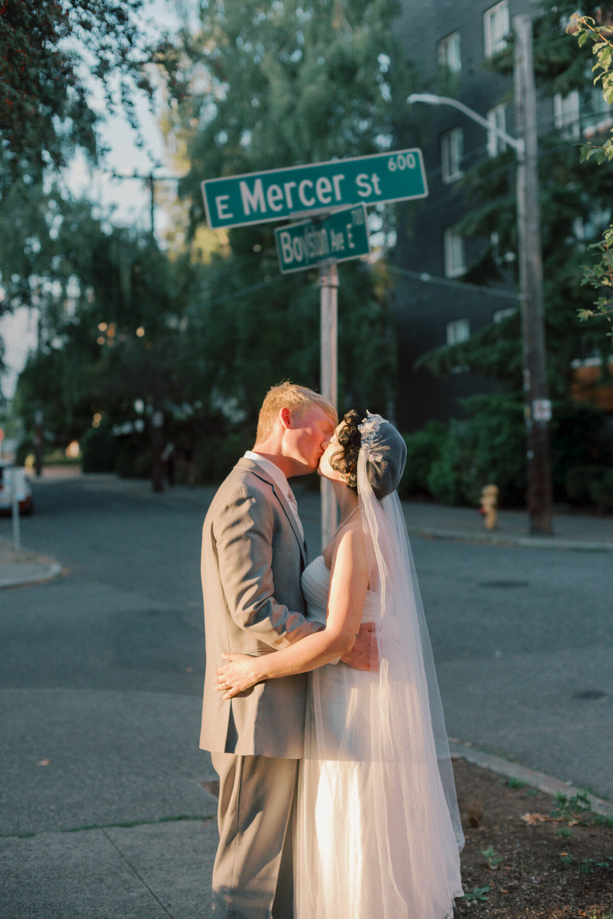 Seattle-wedding-photographer-rainier-chapter-house-123