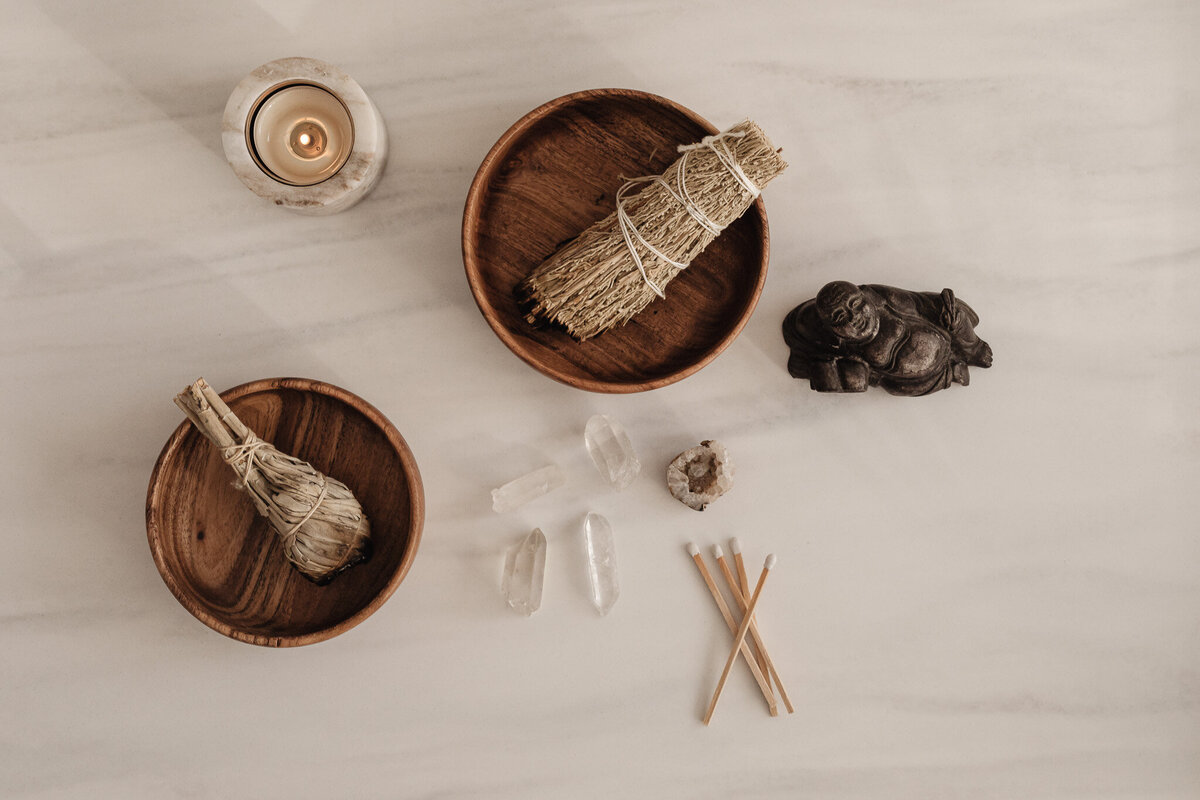 kaboompics_copal-sage-natural-incense-smudging-28474