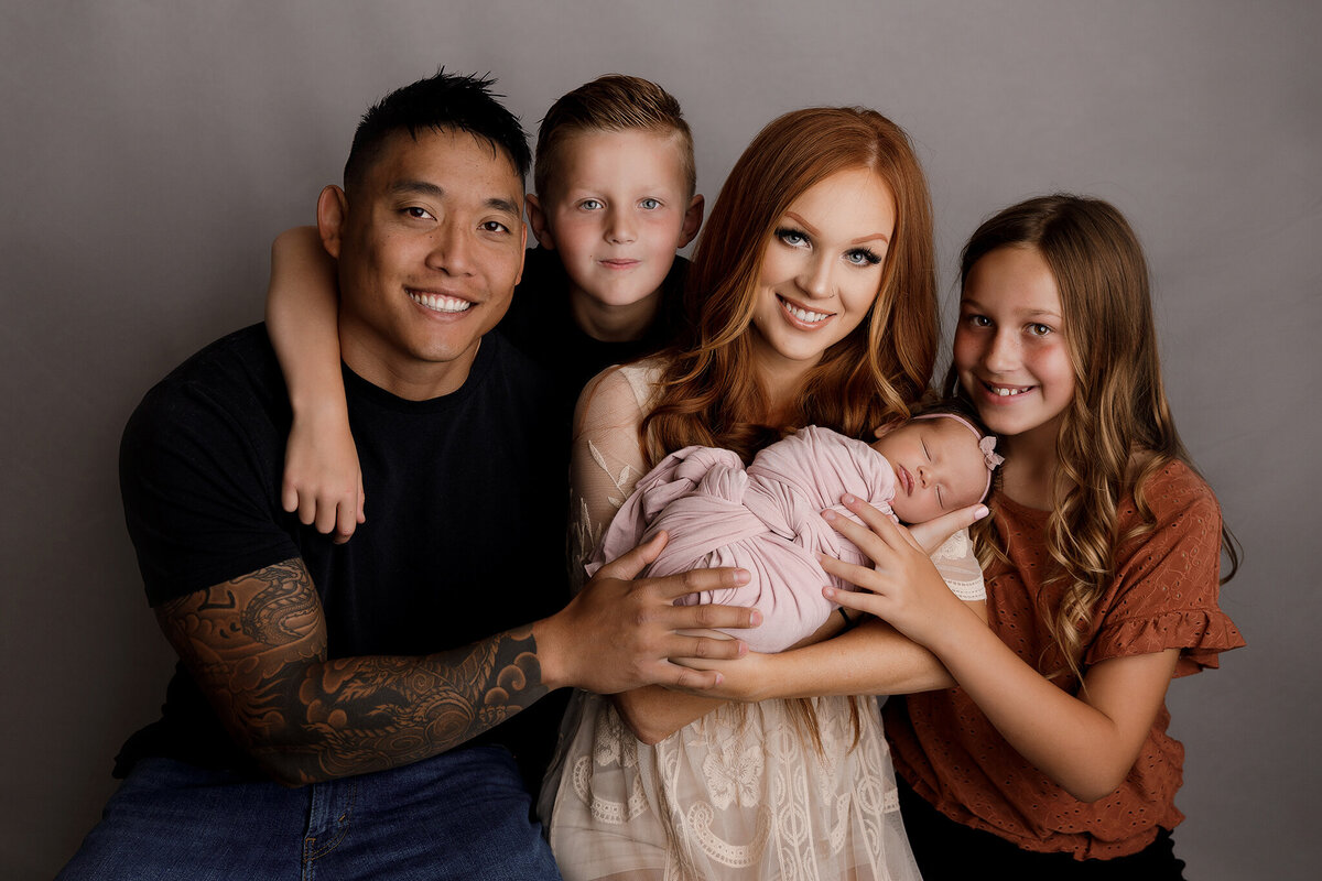 family and newborn in kalispell  photographer studio