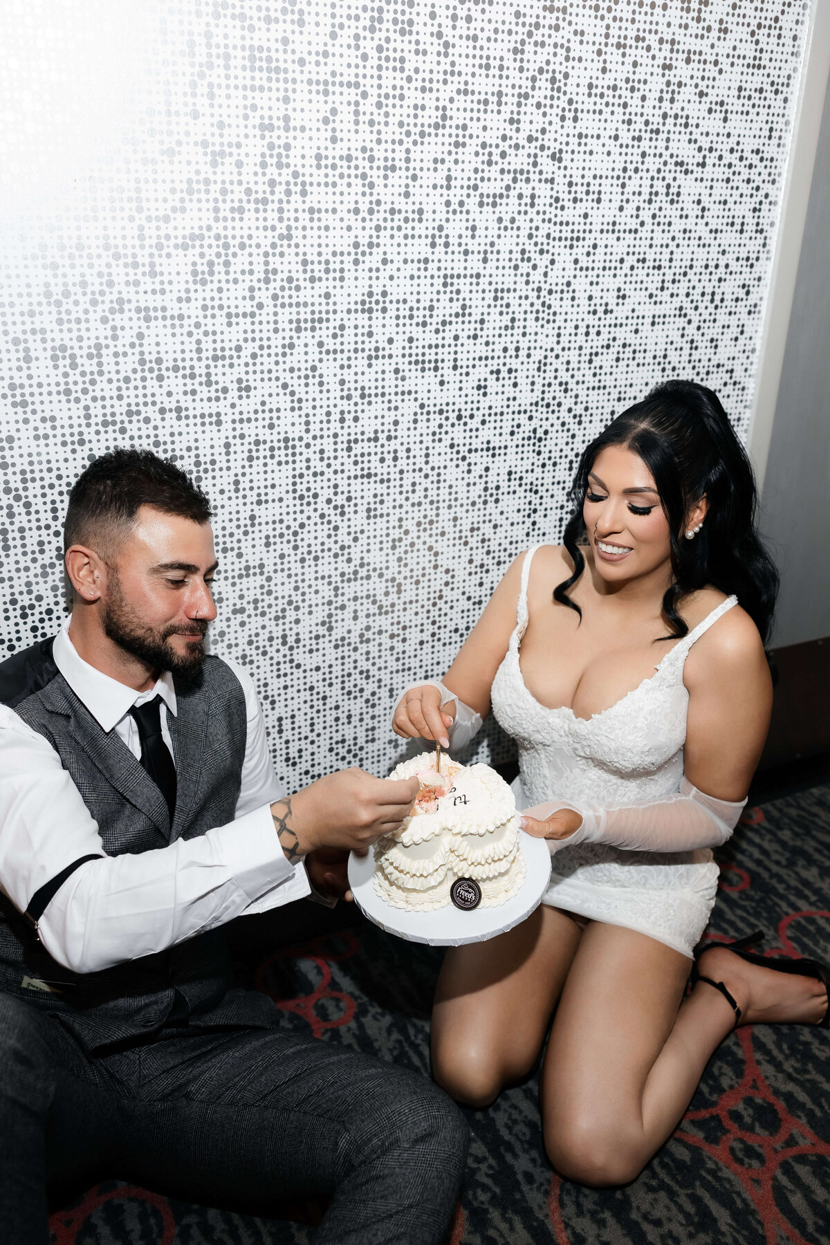13riskyexposure_aimee-adrian_las-vegas-elopement-photography