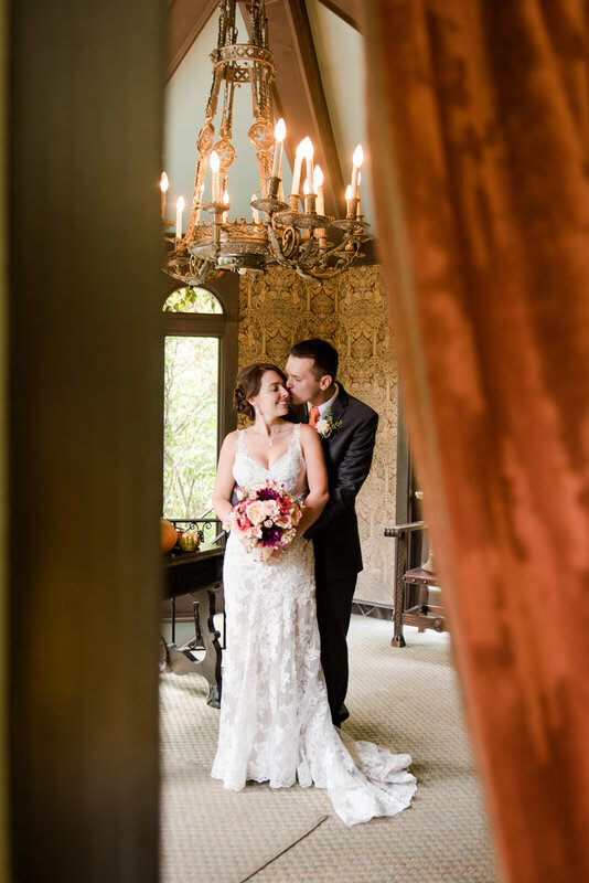 wedding photo in the entrance of the Hyeholde restaurant in coraopolis pennsylvania