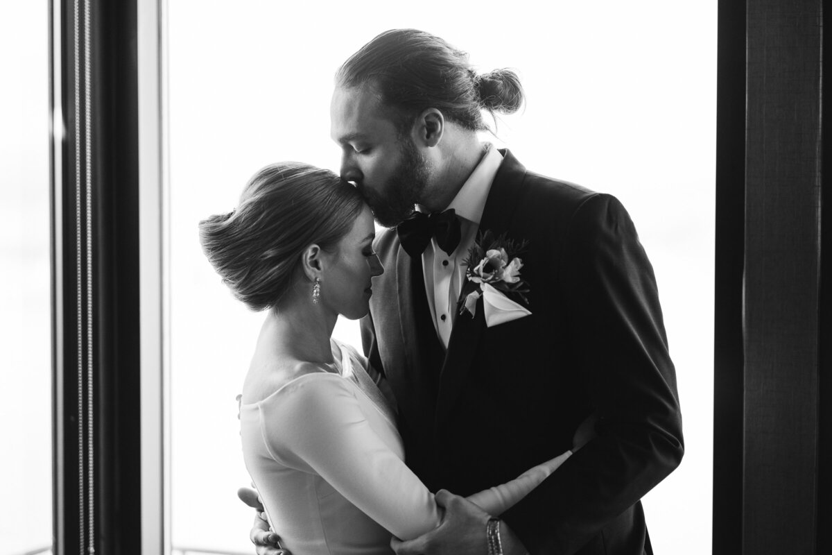 black-and-white-wedding-photo-Louisville-Kentucky-1