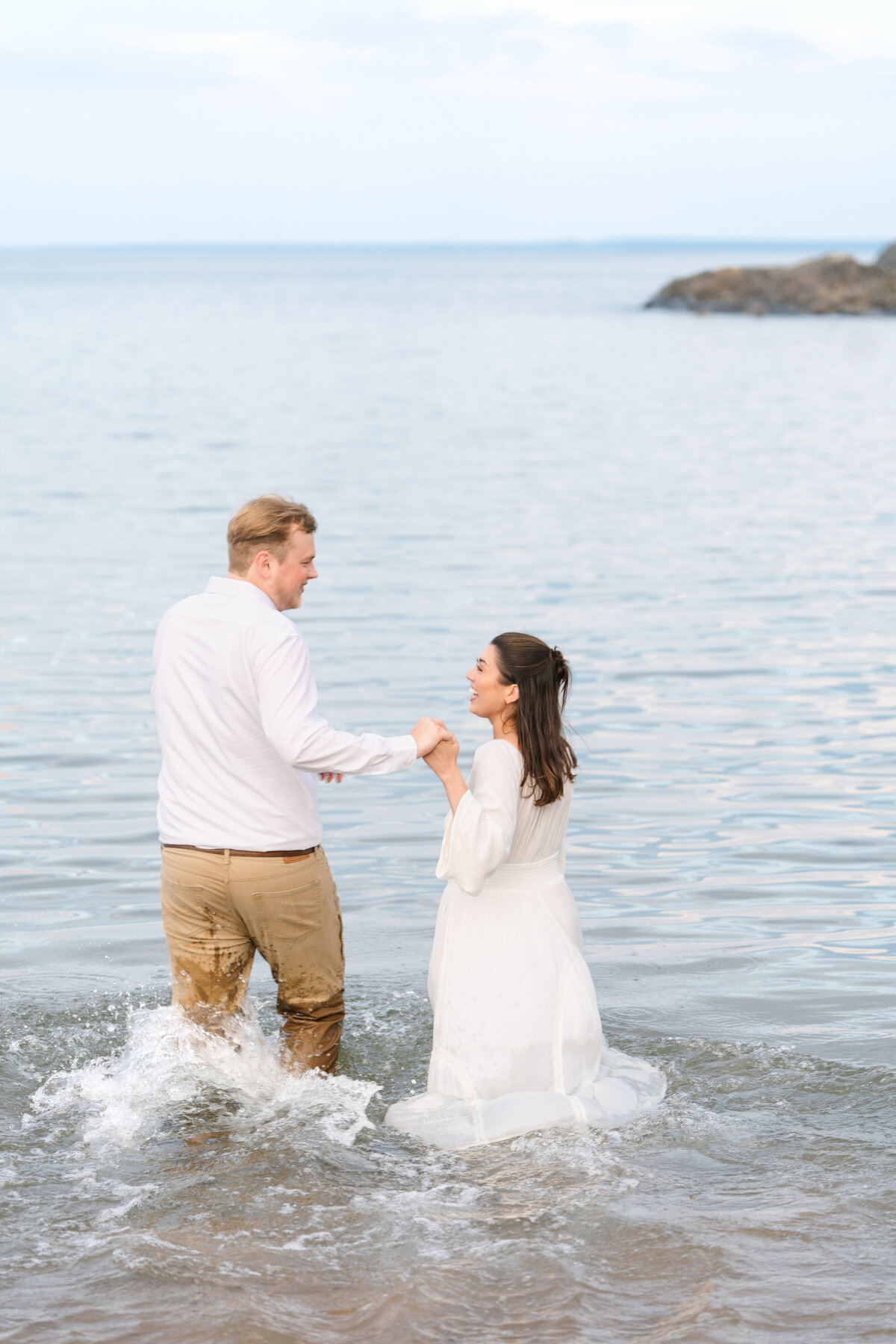 lake superior engagement pictures in marquette