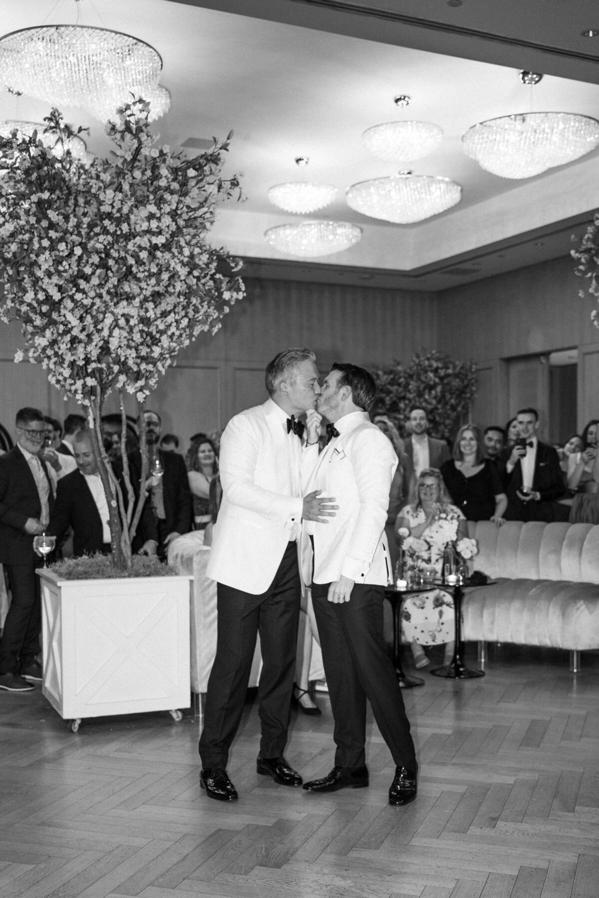 515-Shangri-La-Hotel-Toronto-Canada-Christopher-Edward-Wedding-43