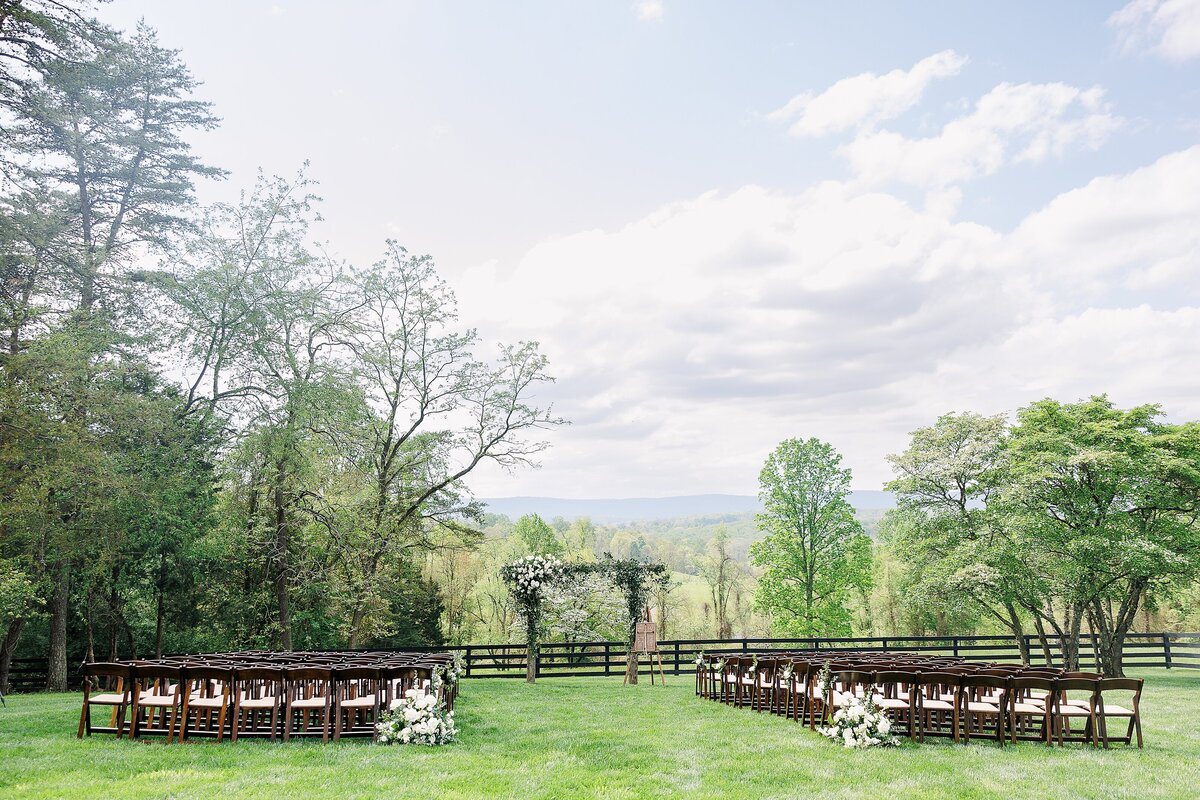 oak-barn-at-loyalty-wedding-rebecca-dotson-photography_0010