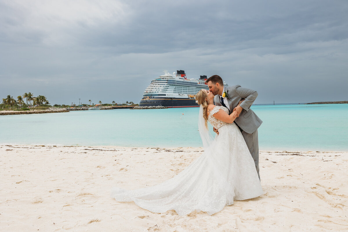 Disney-Cruise-Wedding-Kiss-Castaway-Cay