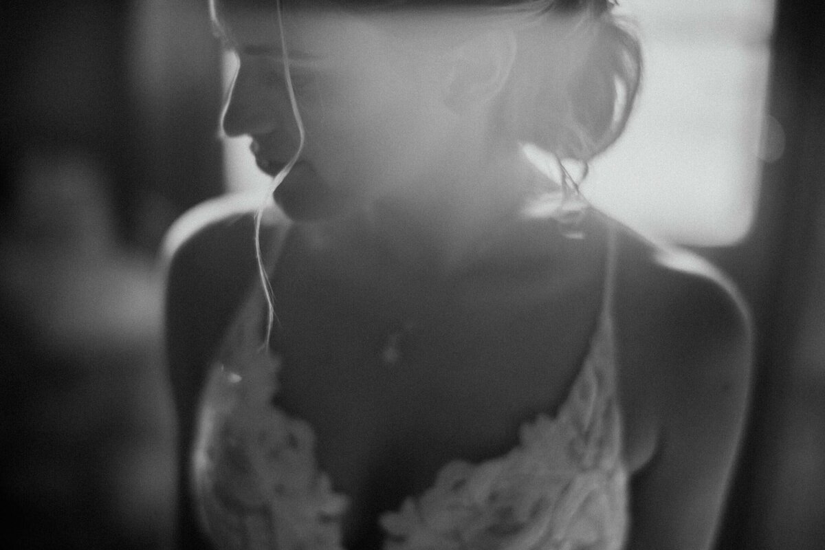 Bride-portrait-in-tuscany-the-lazy-olive-villa-scaled (2)