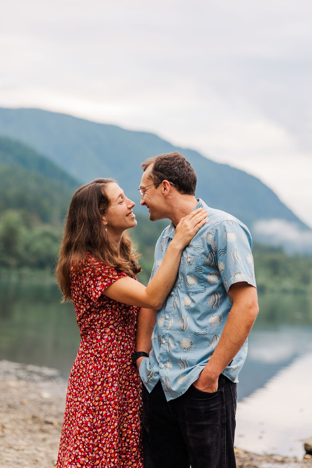 Rattlesnake-Lake-Engagement-Photos-5