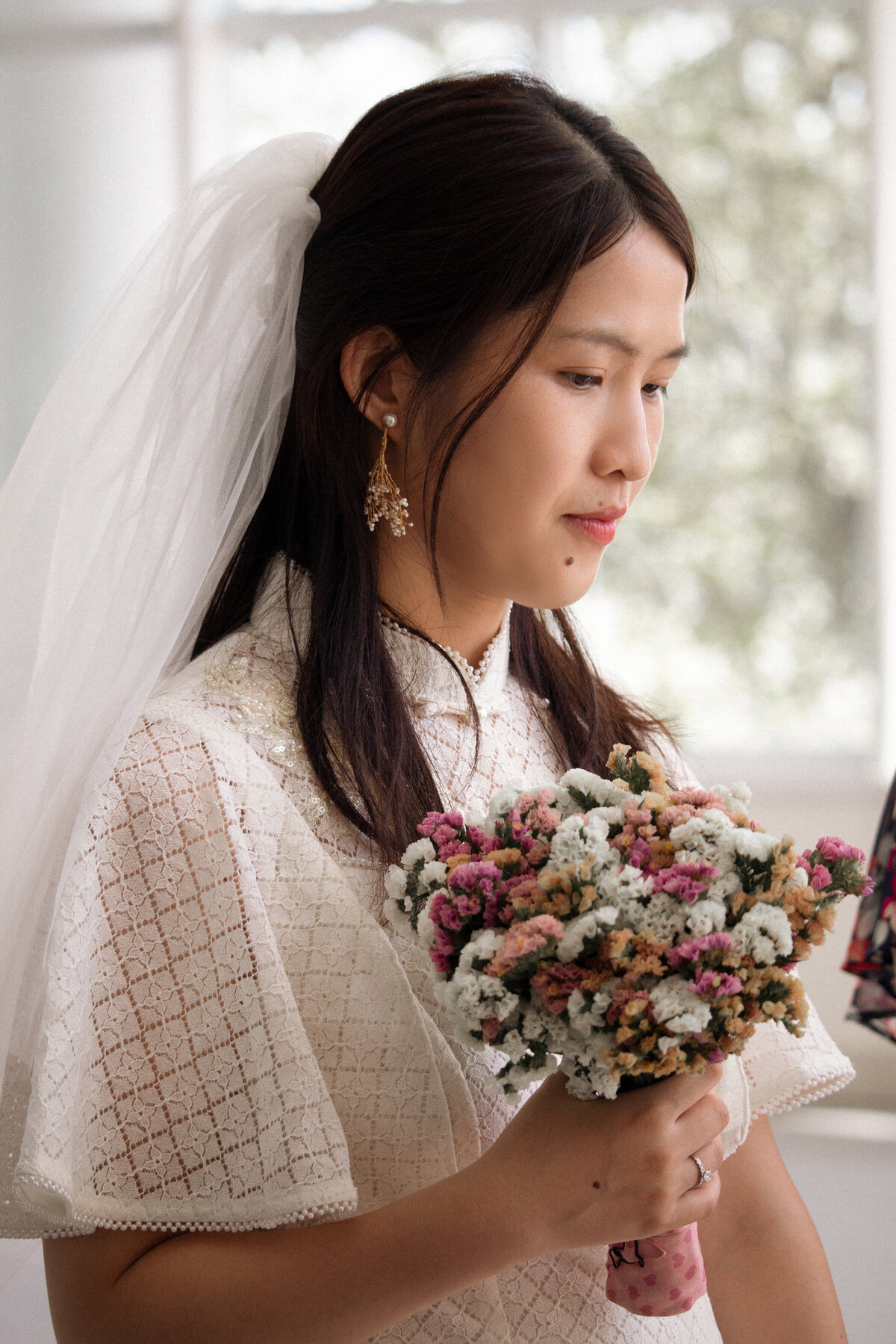 Seattle-courthouse-elopement-timeless-wedding-jennifer-moreno-photography-Washington