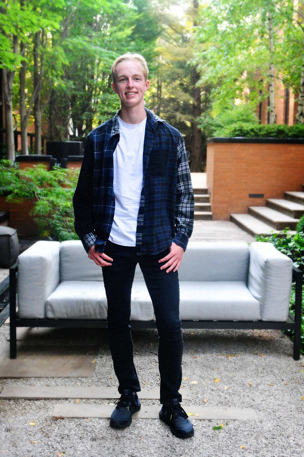 male-outdoor-high-school-senior-portraits