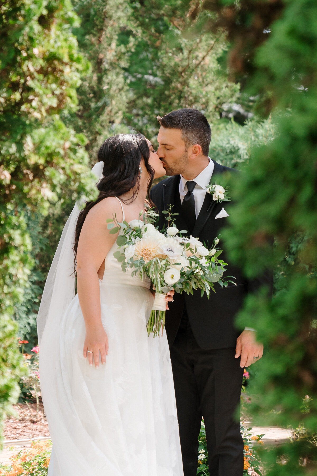 P+T-Minnesota Wedding Photographer-The Capitol Room-St. Peter, MN-17