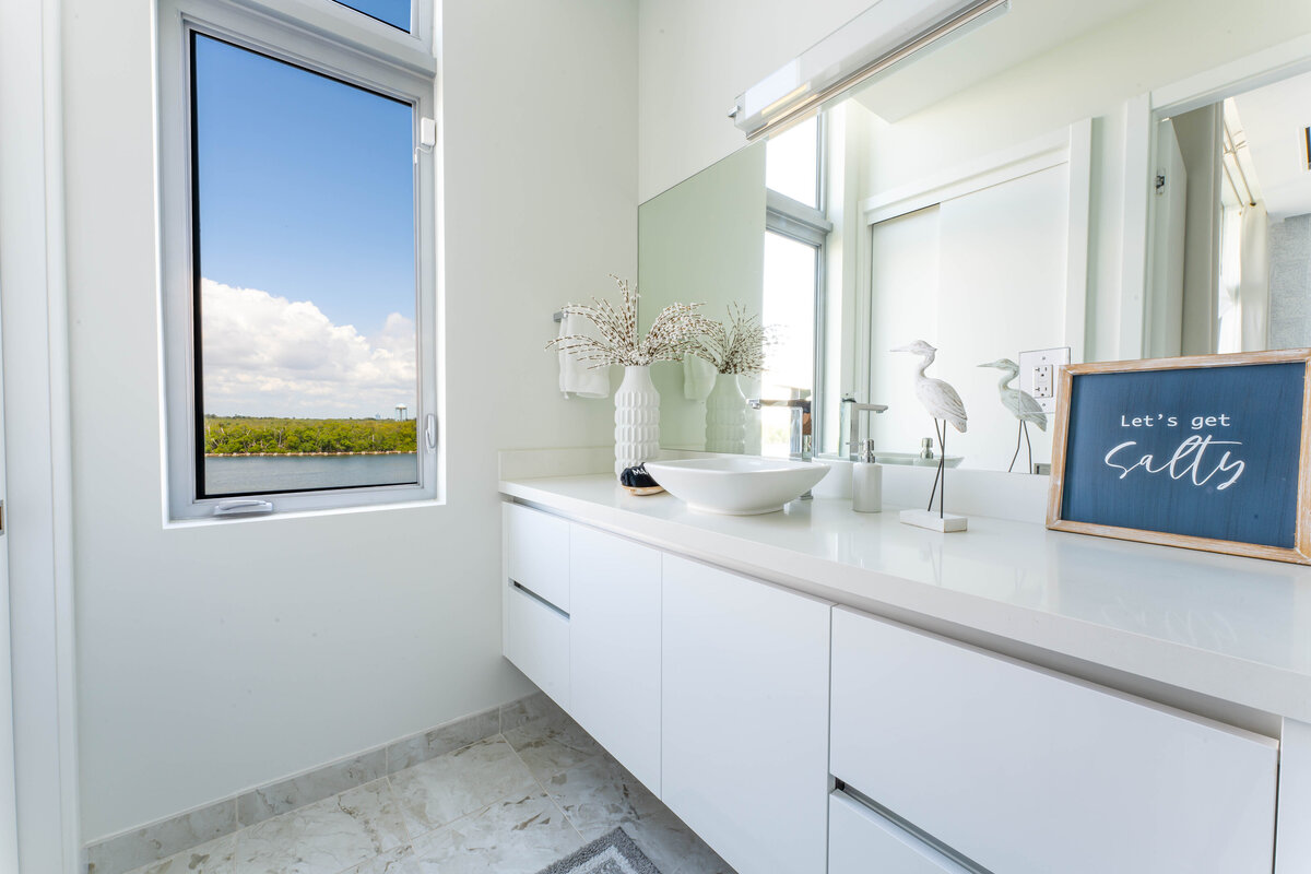 Master bathroom (1)