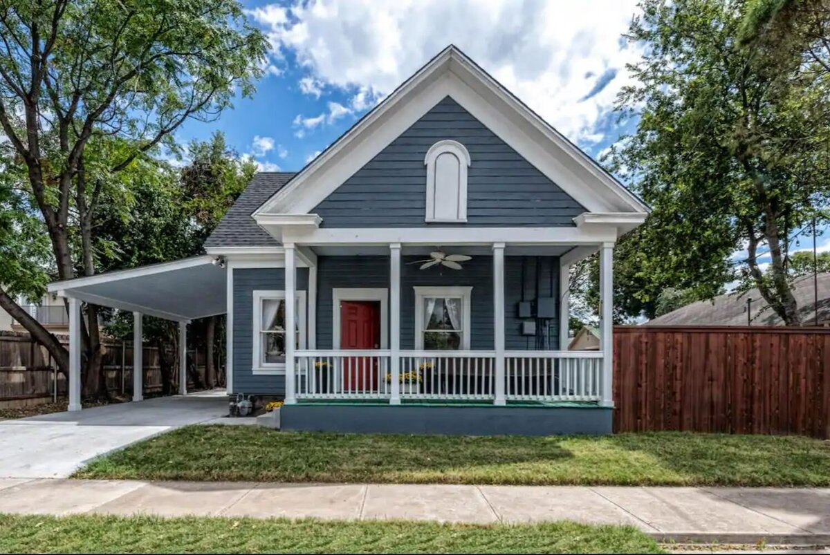 he most adorable little 2-bedroom, 2-bathroom farmhouse in ALL of Waco is situated neatly in the heart of the Baylor University campus and is just blocks from local attractions like the Silos, Balcones Distillery, Cameron Park, and of course, Baylor University.