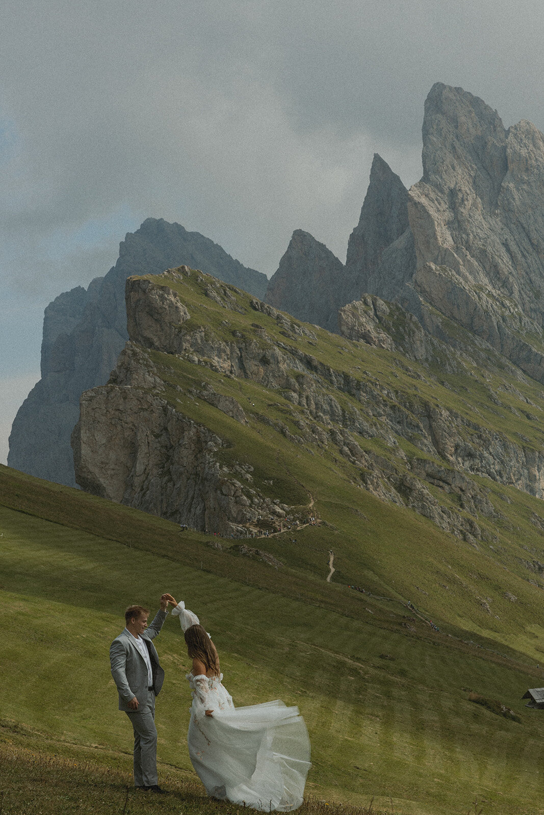 destination-wedding-elopement-photographer-italy-dolomites-seceda-documentary-tanya-davids-photo-film-38