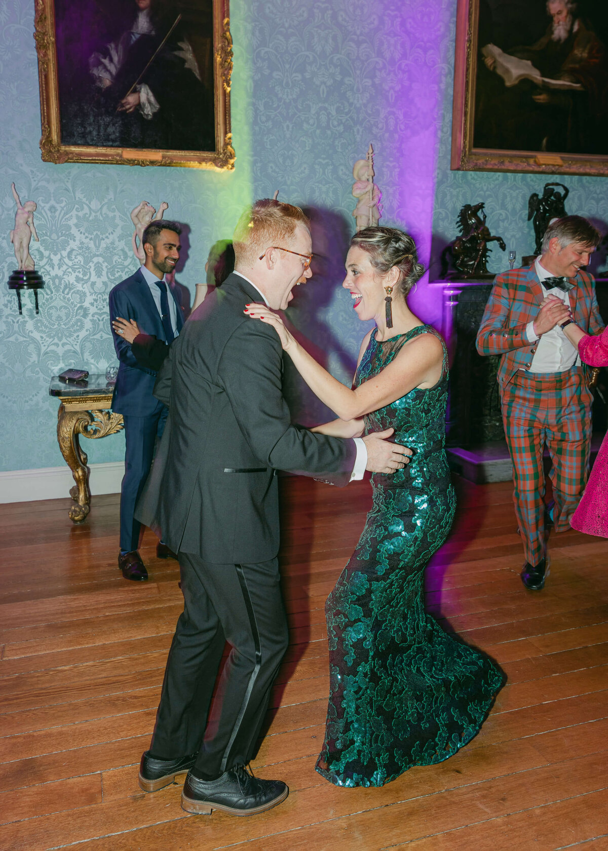 chloe-winstanley-wedding-scotland-scone-palace-dancing