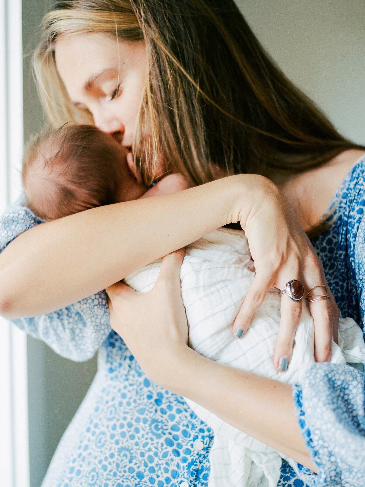modern-natural-newborn-photos-charlottesville-virginia-amy-nicole-photography-0018