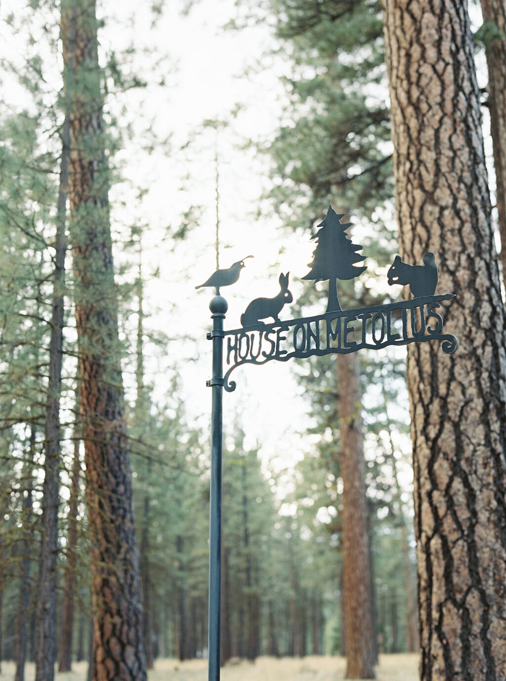 house-on-metolius-sign