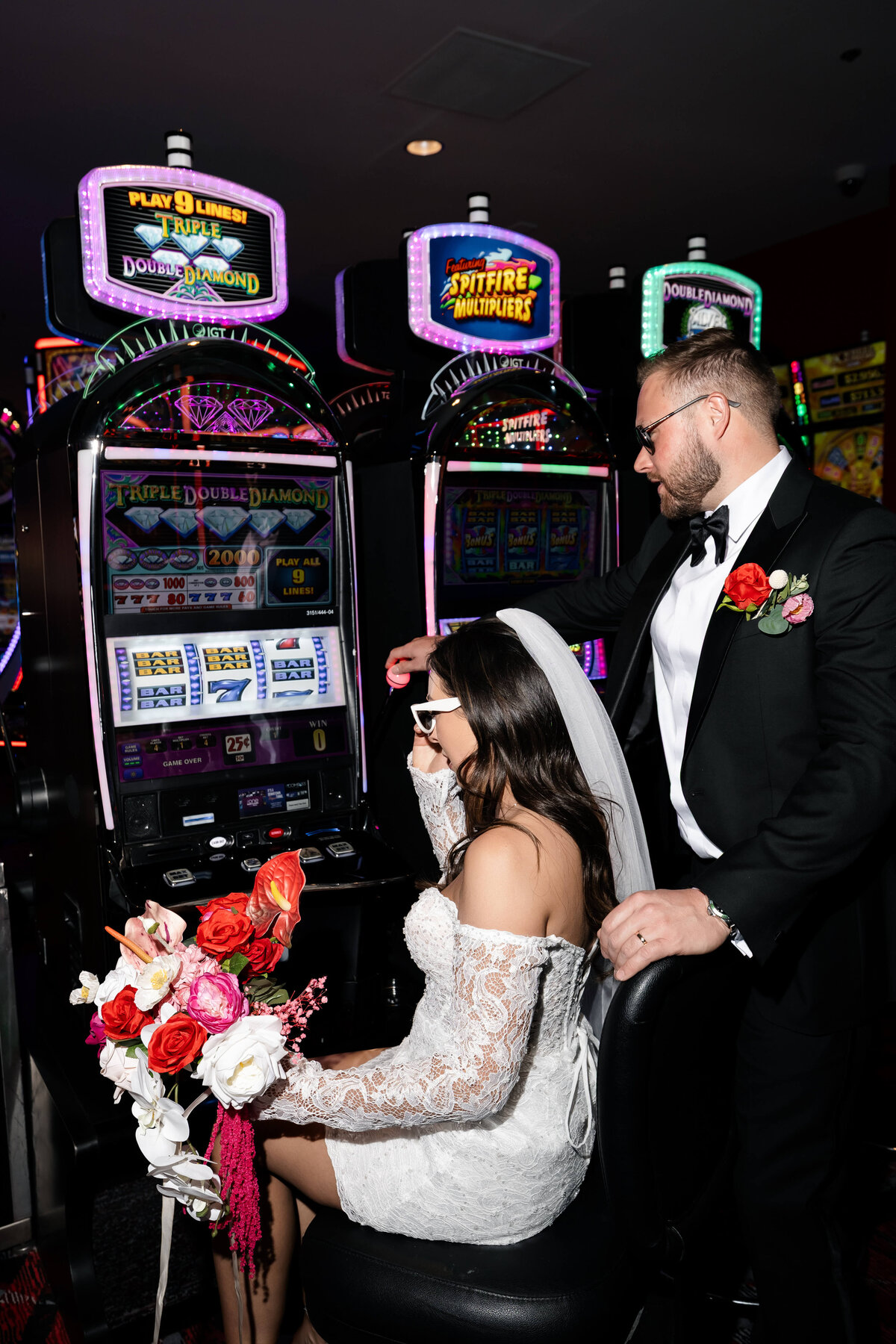 82riskyexposure_hannah-rory_las-vegas-elopement-photography