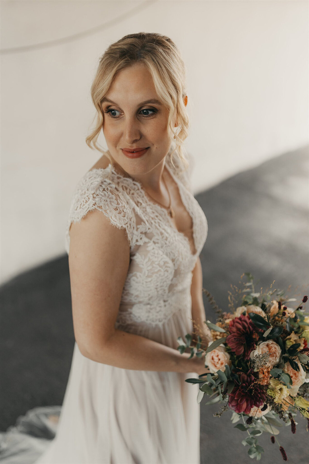 Sarah Schöb - Professional_Makeup_Artist_Schweiz_Bridal_Styling_RealbrideDeby12_2048px