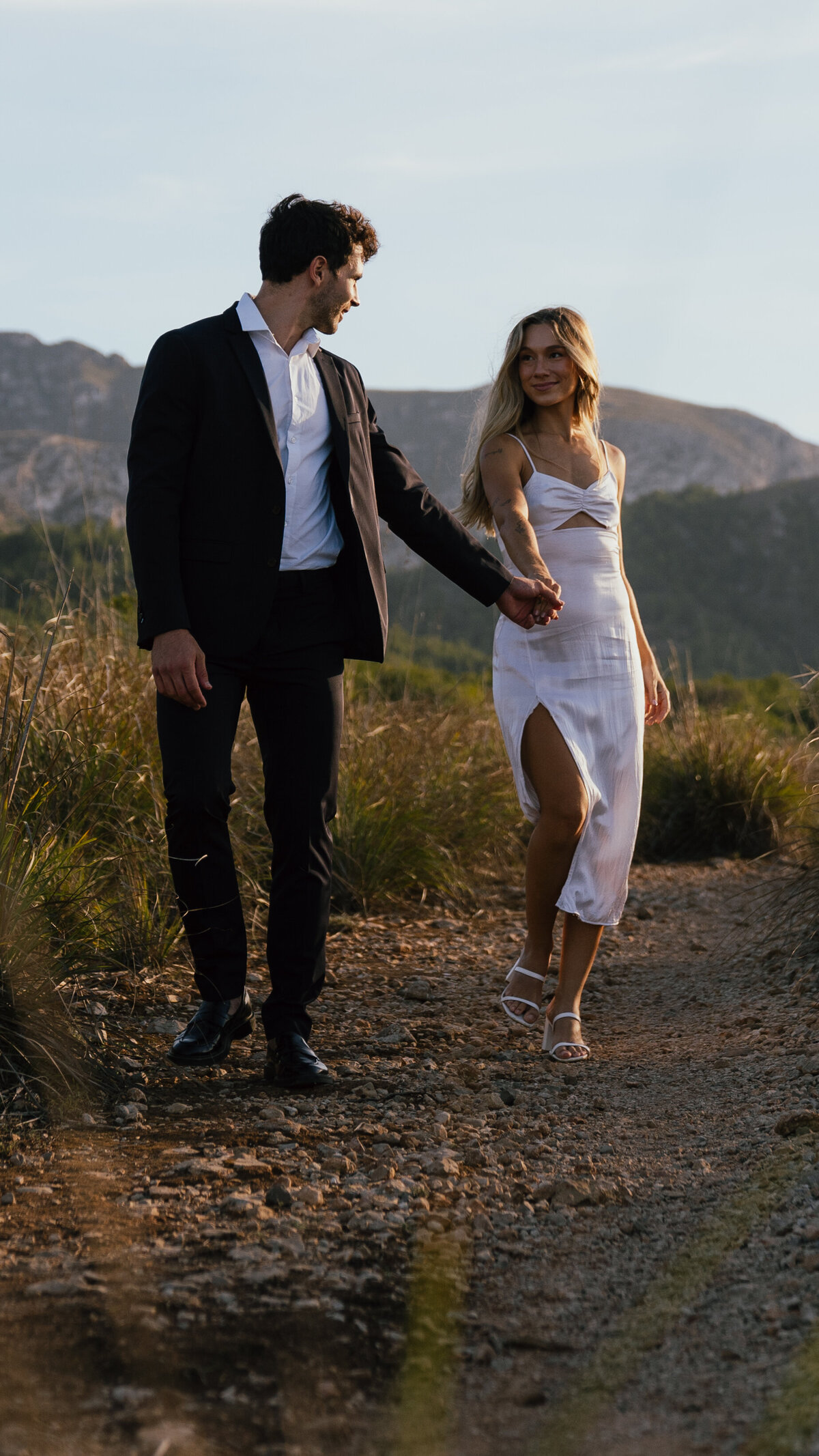 Malloraca Couple GARDEN WALK POST-17