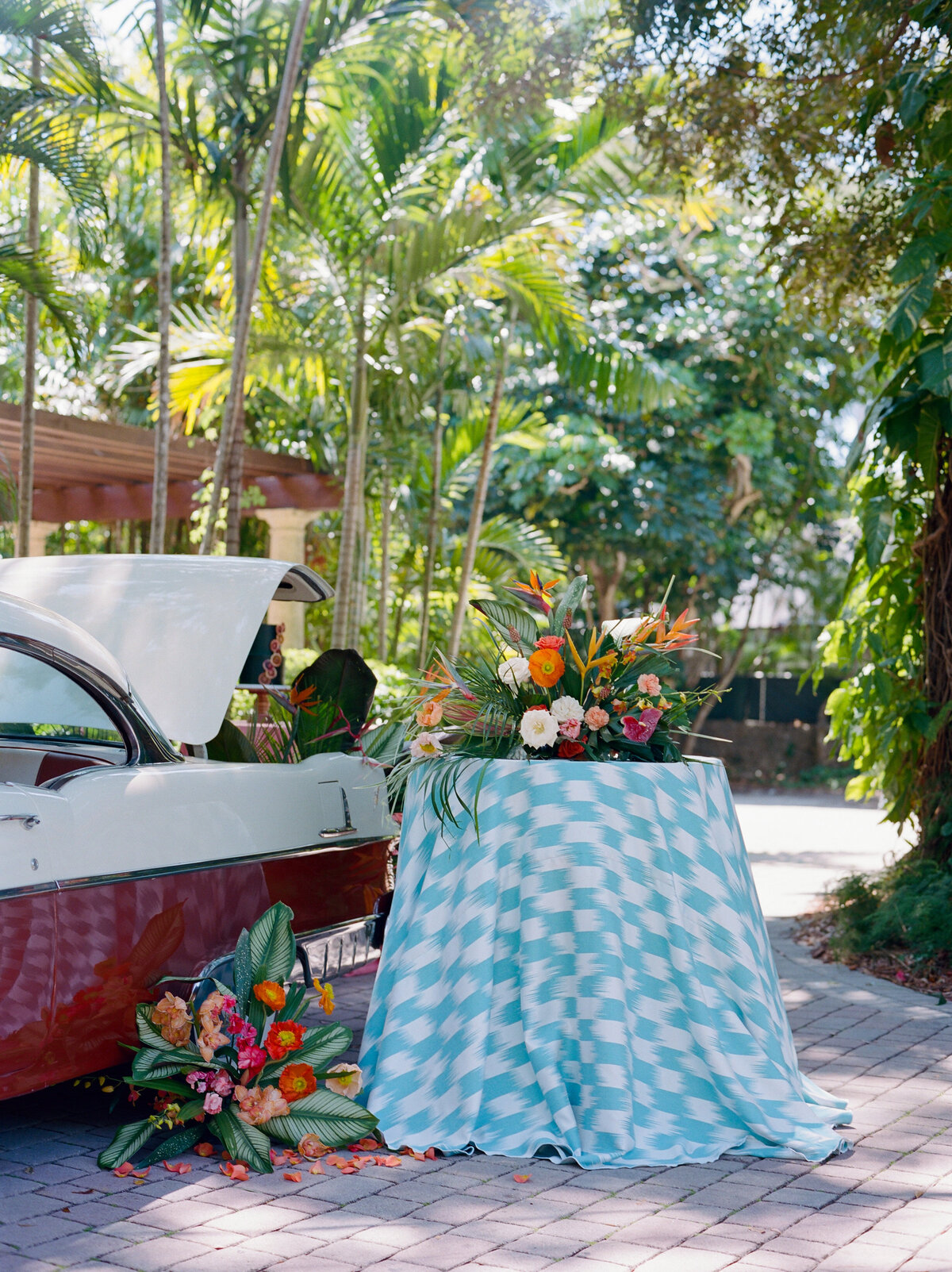 The table flowing with tropical foliage.
