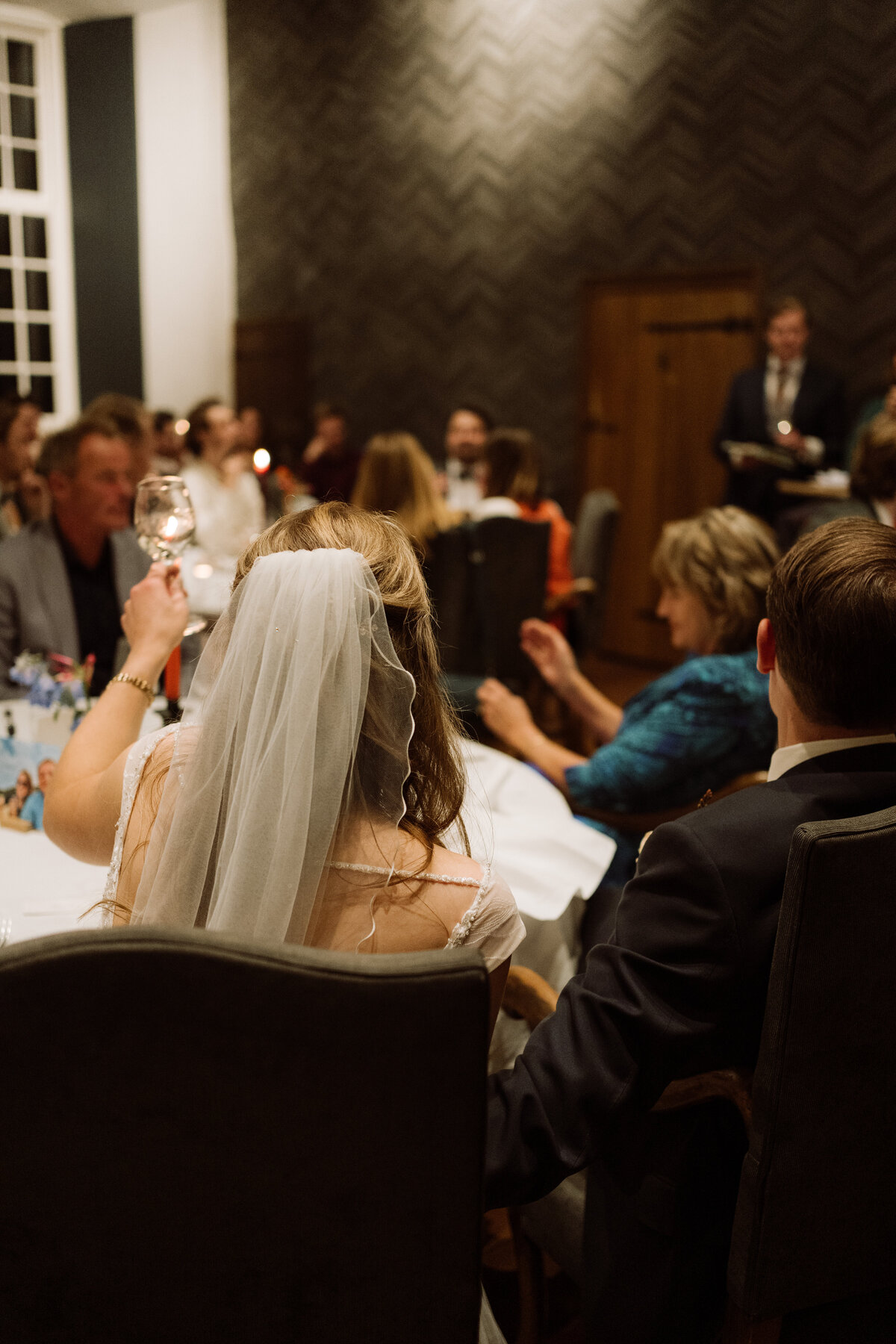 Romantische herfstbruiloft bij Slot Doddendael - diner - proosten