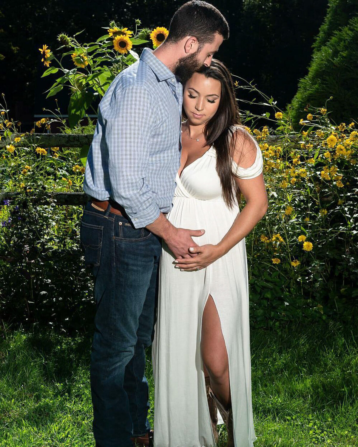 Sunset maternity shoot with glowing skin and soft makeup – Lyds Makeup in Connecticut.