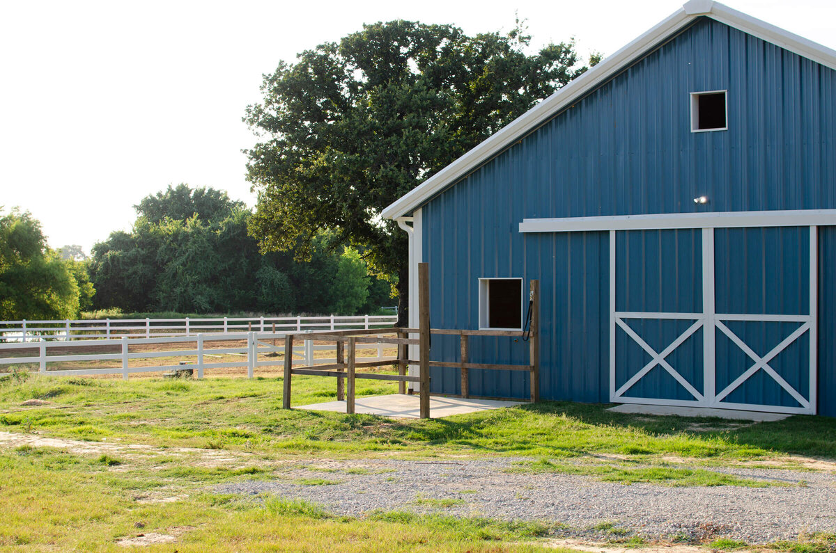 Horse boarding barn in North Texas