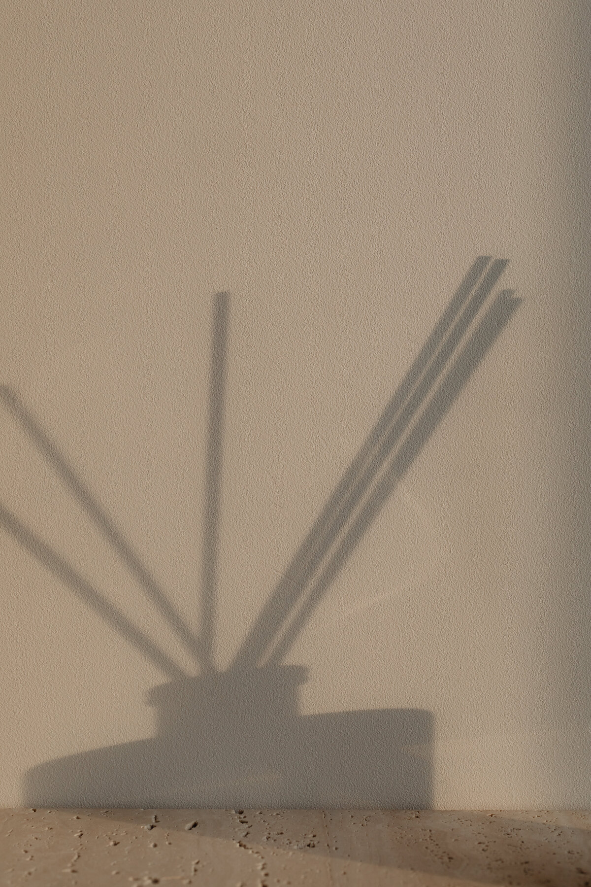 kaboompics_product-photography-candles-and-diffuser-fragrances-branding-packaging-28989