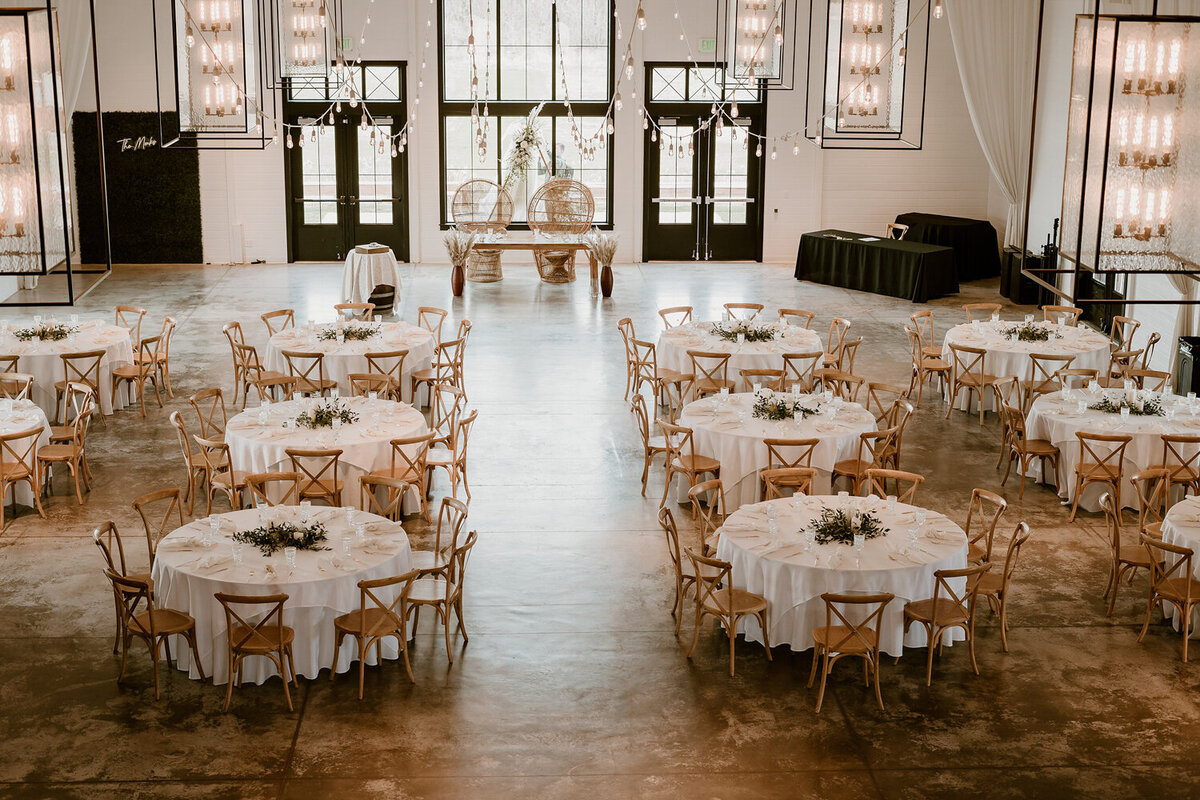 wedding-reception-decor-white-tables-modern-venue-ashton-hill-cedar-rapids-iowa-storyteller-collective-photo-co