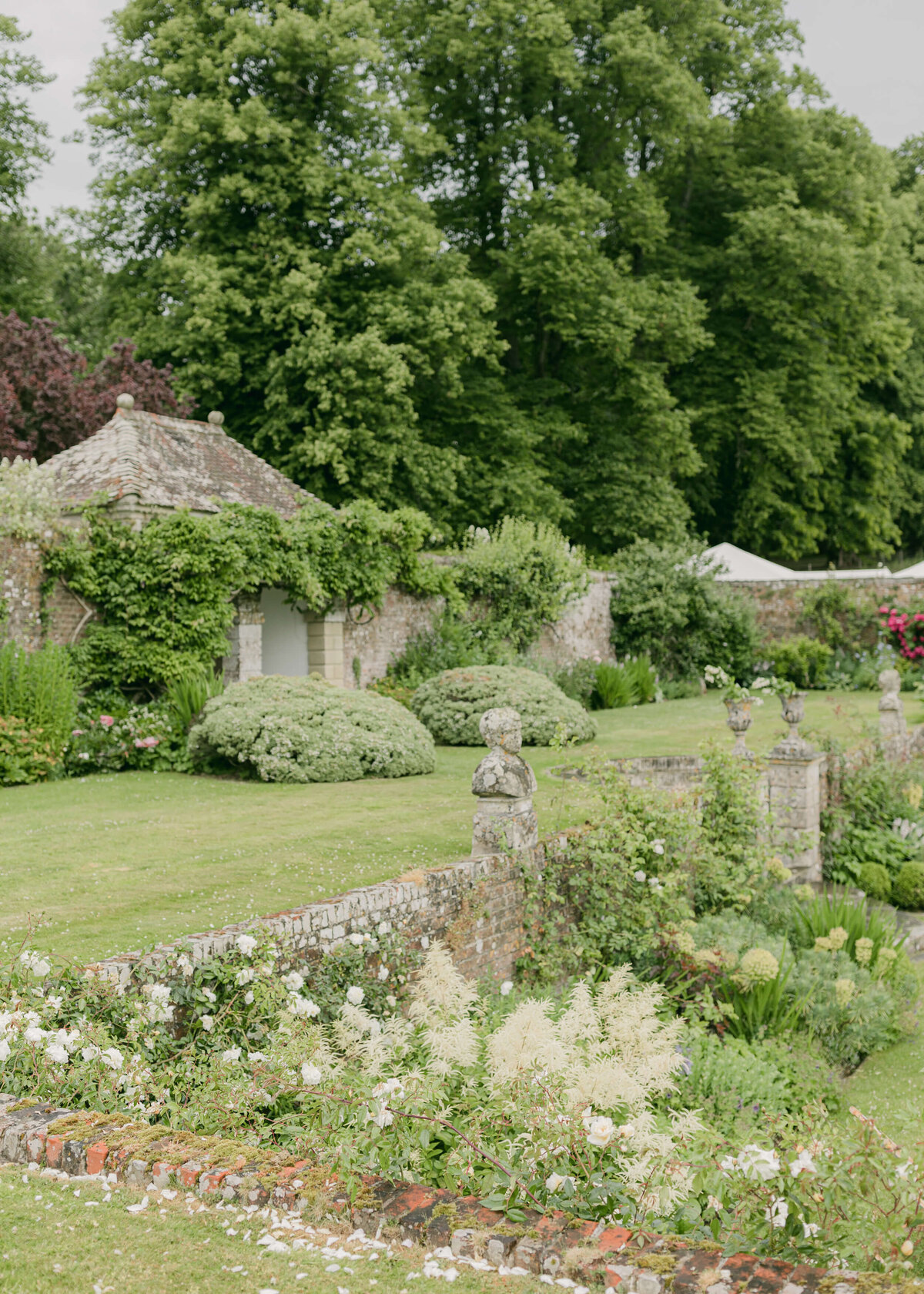 chloe-winstanley-weddings-wiltshire-hatch-house-walled-garden