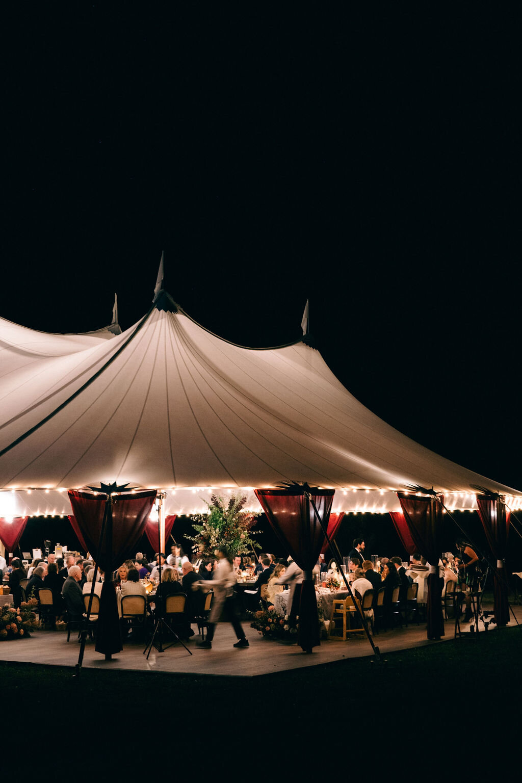 NikkiSanterre_EastCoastLuxuryWeddingPhotographer_CaitieHanrahan_KeswickHallWedding_Jac&Zach-234