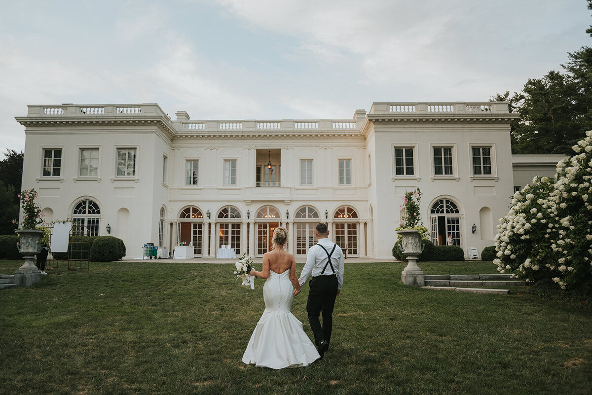 MODERN-GARDEN-MANSION-SUMMER-WEDDING-LINDSAY-BESNIK_PHOTOS_BY_MARIA_B_LUNG_0348