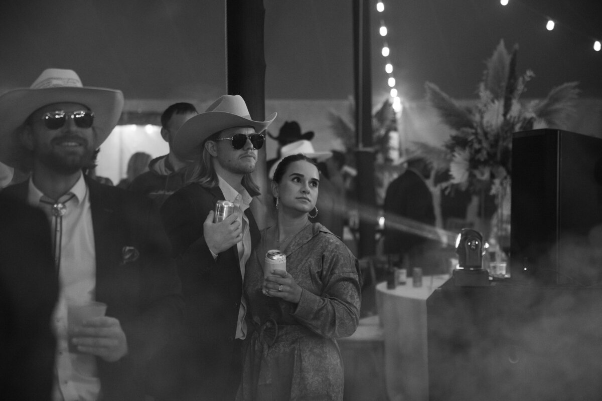 nikkinetzerphotos-thebradfordwedding-raleighrelaxedluxurywedding-northcarolinawedding-1-4