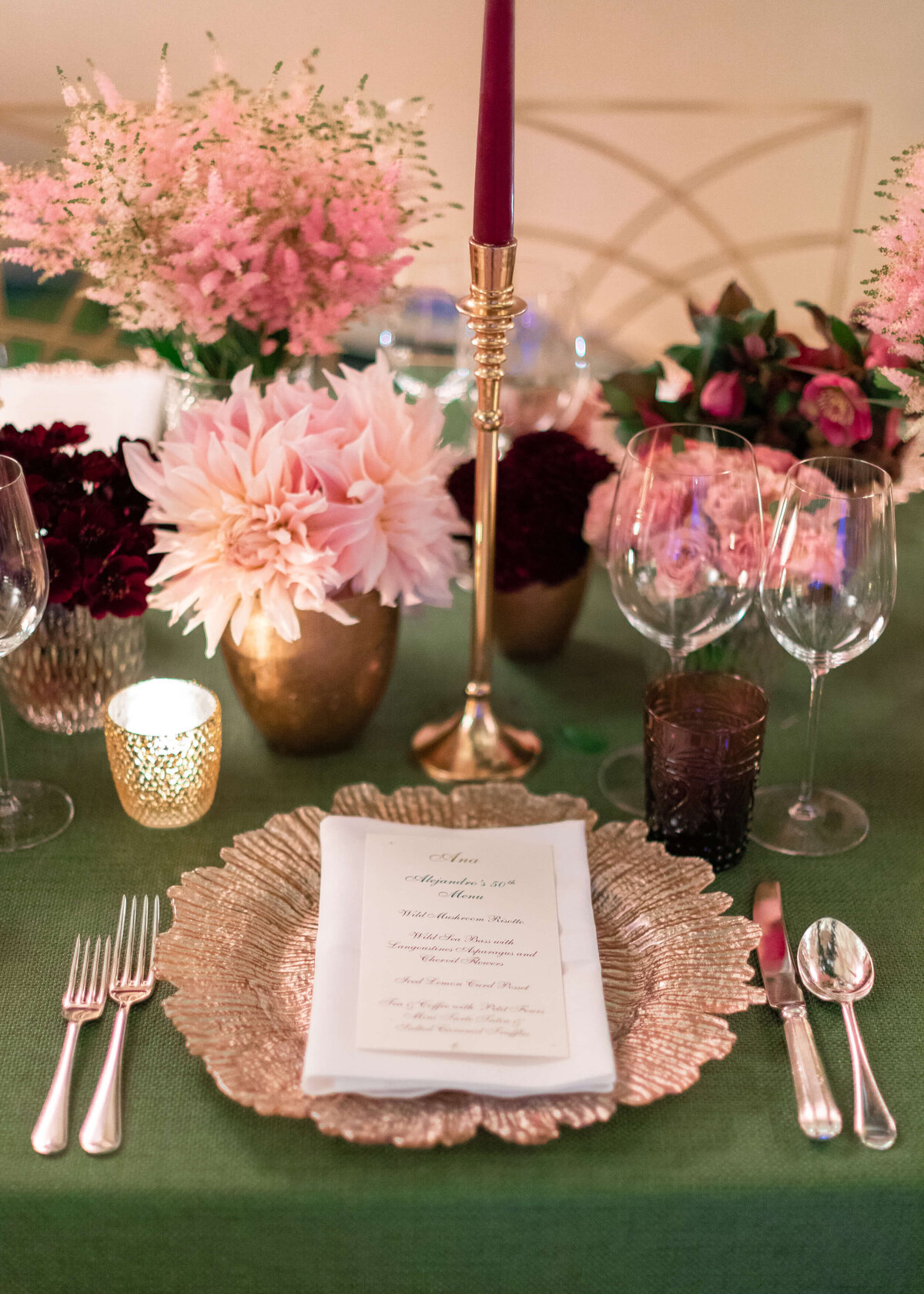 chloe-winstanley-events-gsp-tablescape-gold-plate-wildabout-flower