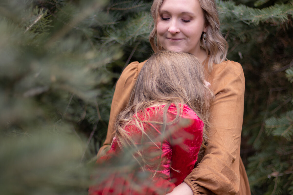 2022Christmas-in-the-trees_family-photography_renees-photography-designs_natural-lights_SM-2326
