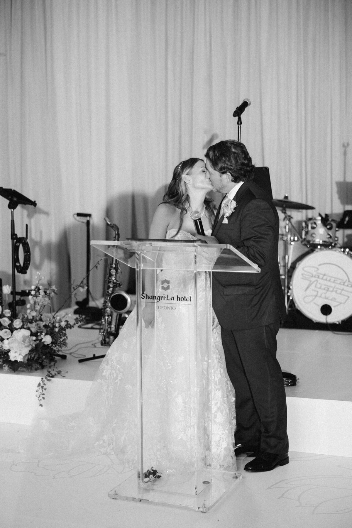Shangri-La-Hotel-Toronto-Wedding_Editorial-Wedding-Photographer0099