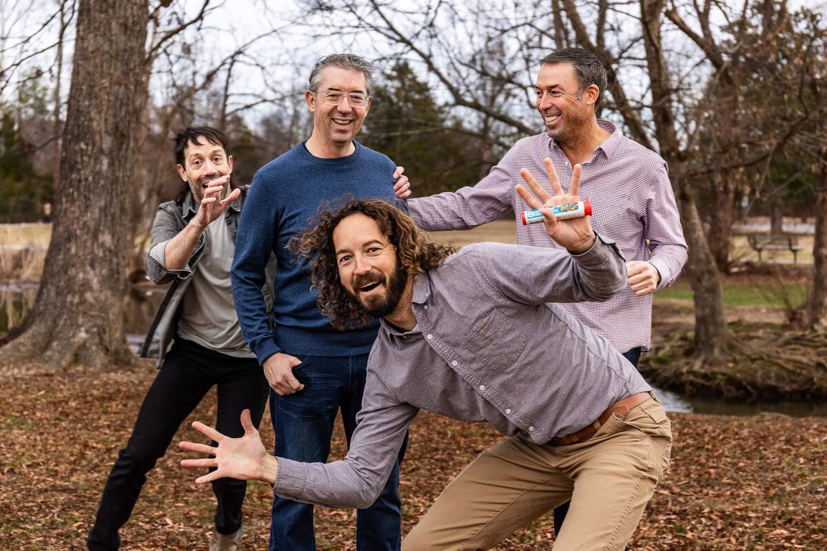 4_Photo-Bomb-Brothers
